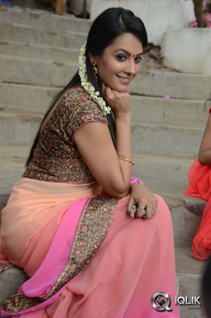 Anita-at-Manalo-Okadu-Movie-Opening